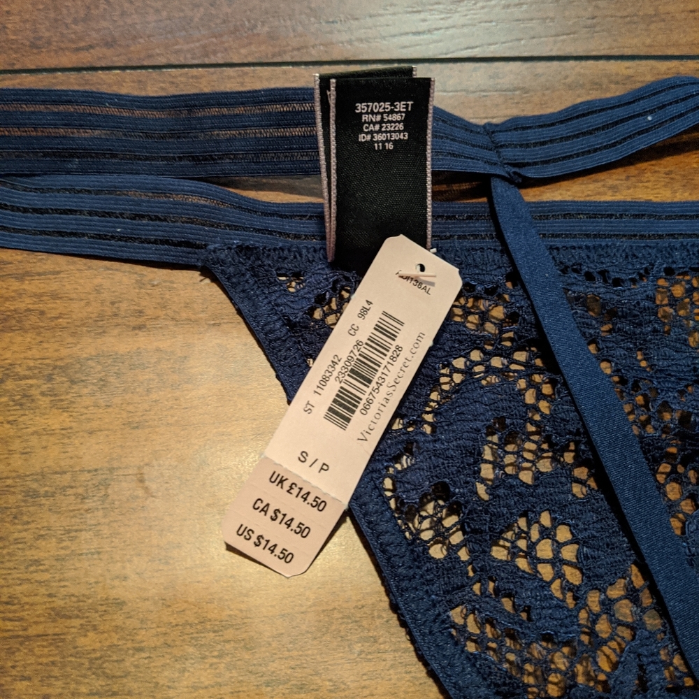 Victoria's Secret thong bundle NWT - Picture 6 of 7